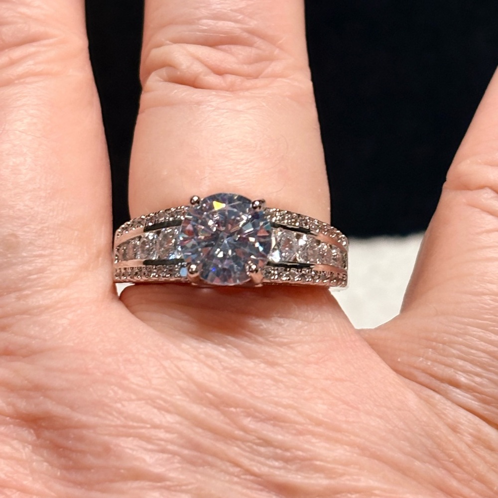 Elegant Silver and Women's Ring - Picture 3 of 12